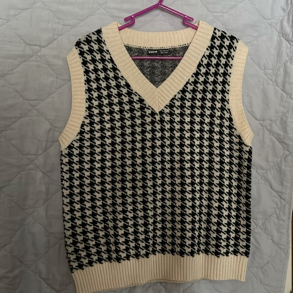 Houndstooth Sweater Vest